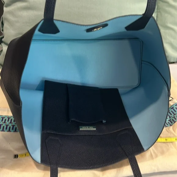 Tory Burch Perry Tote in Navy Blue with Gold Hardware - Picture 4 of 11